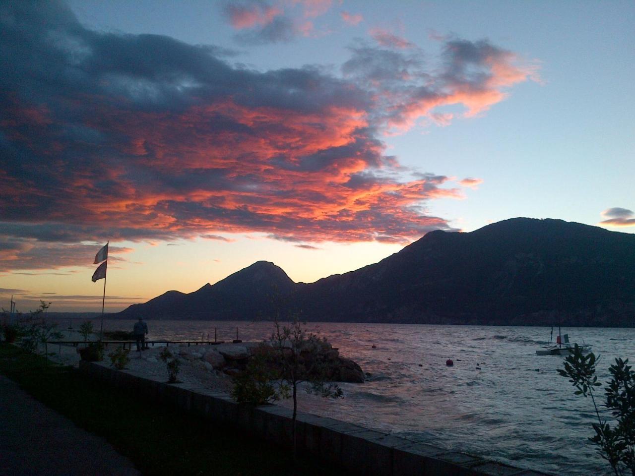 Hotel Garni Vela D'Oro Brenzone sul Garda Exterior photo